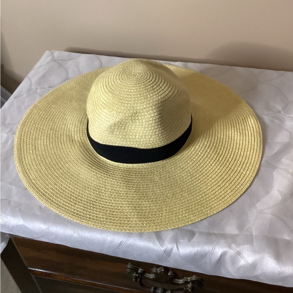 Adorable Floppy Hat - Picture 2 of 5